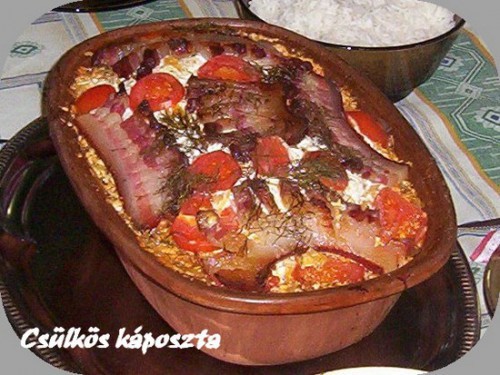 Tejszínes, kapros káposztába ágyazott sertéscsülök