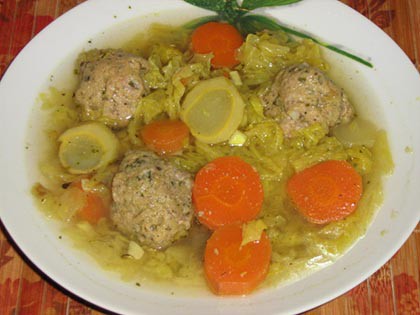 kelkáposztaleves májgombóccal