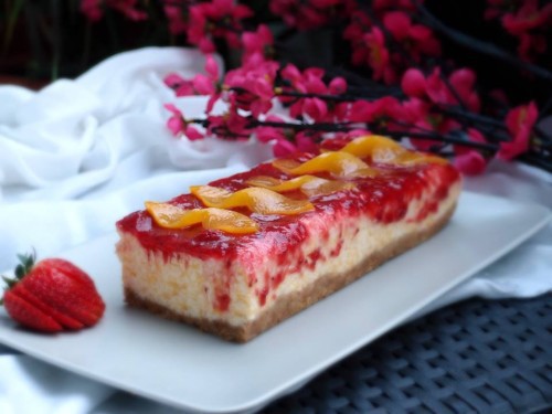 Ínyenc mascarponés gyümölcsszelet sütés nélkül!