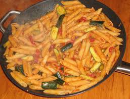 Paradicsomos-cukkinis rakott penne