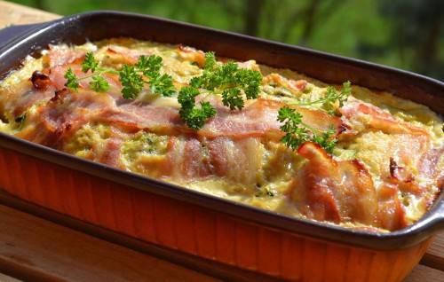 Baconos cukkinis csirke
