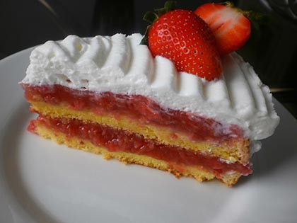 Eperkrémes tejszínes torta