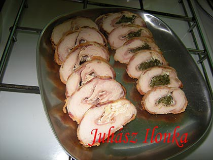 Töltött csirkemell sajttal, sonkával, spenóttal_hide