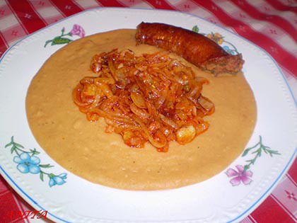 Tört bab hagymával
