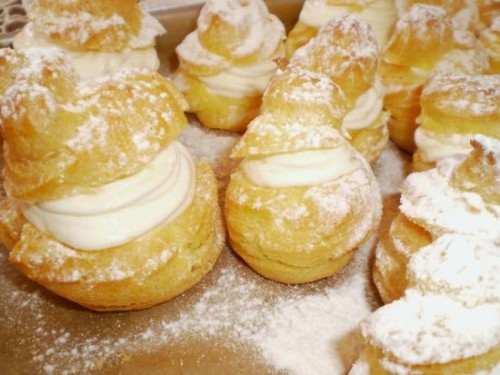 Képviselőfánk mascarpones, vaniliás krémmel