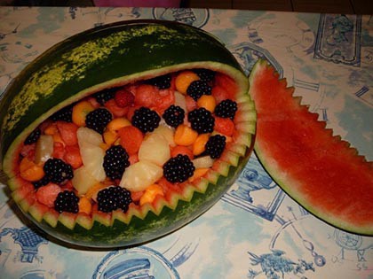 Vendégségbe gyümölcssaláta kosár