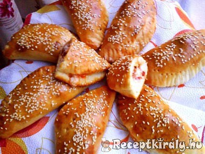 Kolbászos krémsajtos batyuk