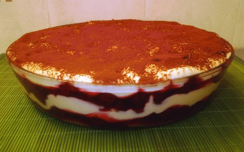 Meggyes tiramisu
