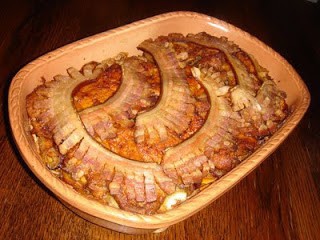 Cigánypecsenye - főtt-sült héjas krumpliágyon, kakas