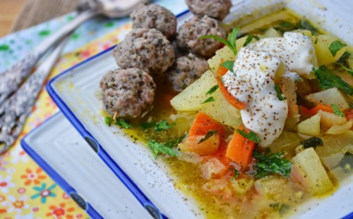 Karalábé leves tárkonyos húsgombóccal