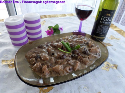 Gesztenyés pulyka vörösboros aszalt szilvával
