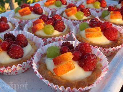 Gyümölcsös kosárkák