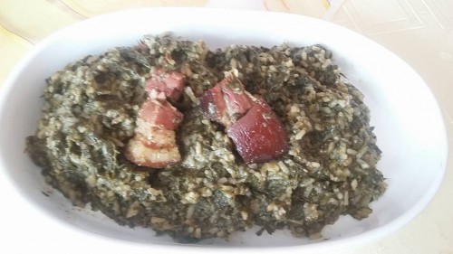 Apró torma füstölt húsokkal és rizzsel