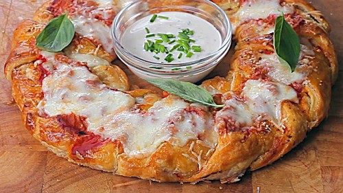 Pizzakoszorú leveles tésztából