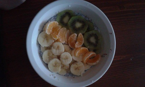 Kókuszos-chia mag puding gyümölcsökkel