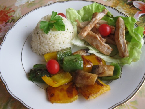 Párolt hús ,zöldségekkel,rizzsel
