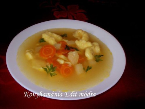 Vegyes zöldségleves sajtgaluskával