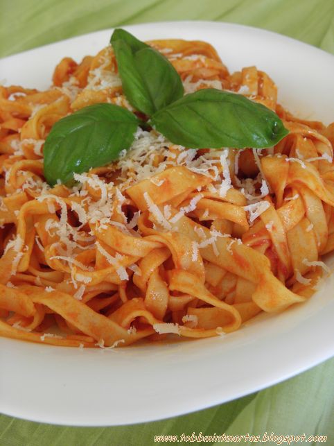 Paradicsomos széles metélt (tagliatelle)