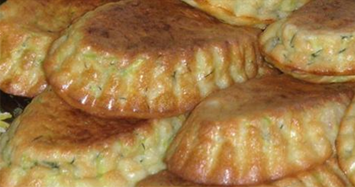 Cukkinis muffin kapirral és fokhagymával