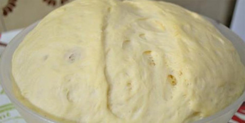 PUFÓK KELT TÉSZTA, KÉSZÜLHET BELŐLE KIFLI, PIZZA, DE
