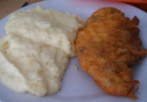Sajtos fokhagymás bundában sült csirkemell