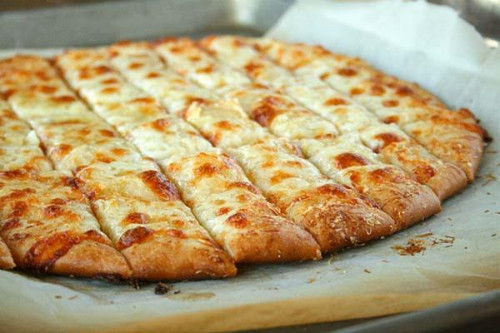 Sajtos fokhagymás hamis pizza