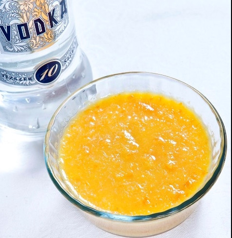 Narancsmártás vodkával