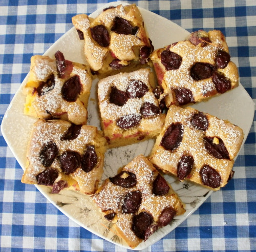 Meggyes piskóta