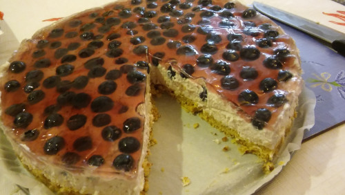ÁFONYÁS TÚRÓTORTA (sütés nélkül)