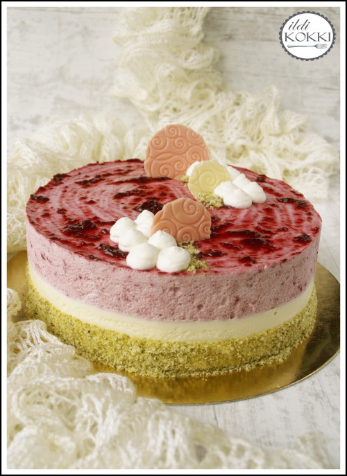 Áfonyás és fehér csokis mousse torta