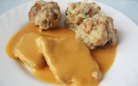 Vadas zsemlegombóccal