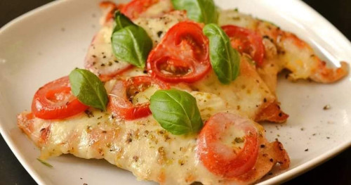 Mozzarellás paradicsomos csirkemell